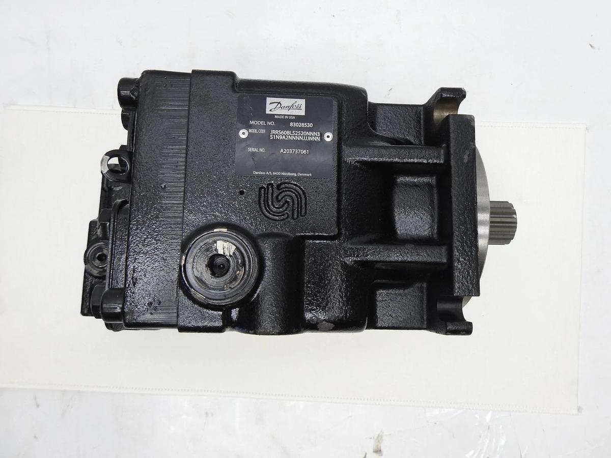 GENUINE Danfoss JRRS60 Series Hydraulic Piston J-Frame Pump 83028530 OEM NEW!