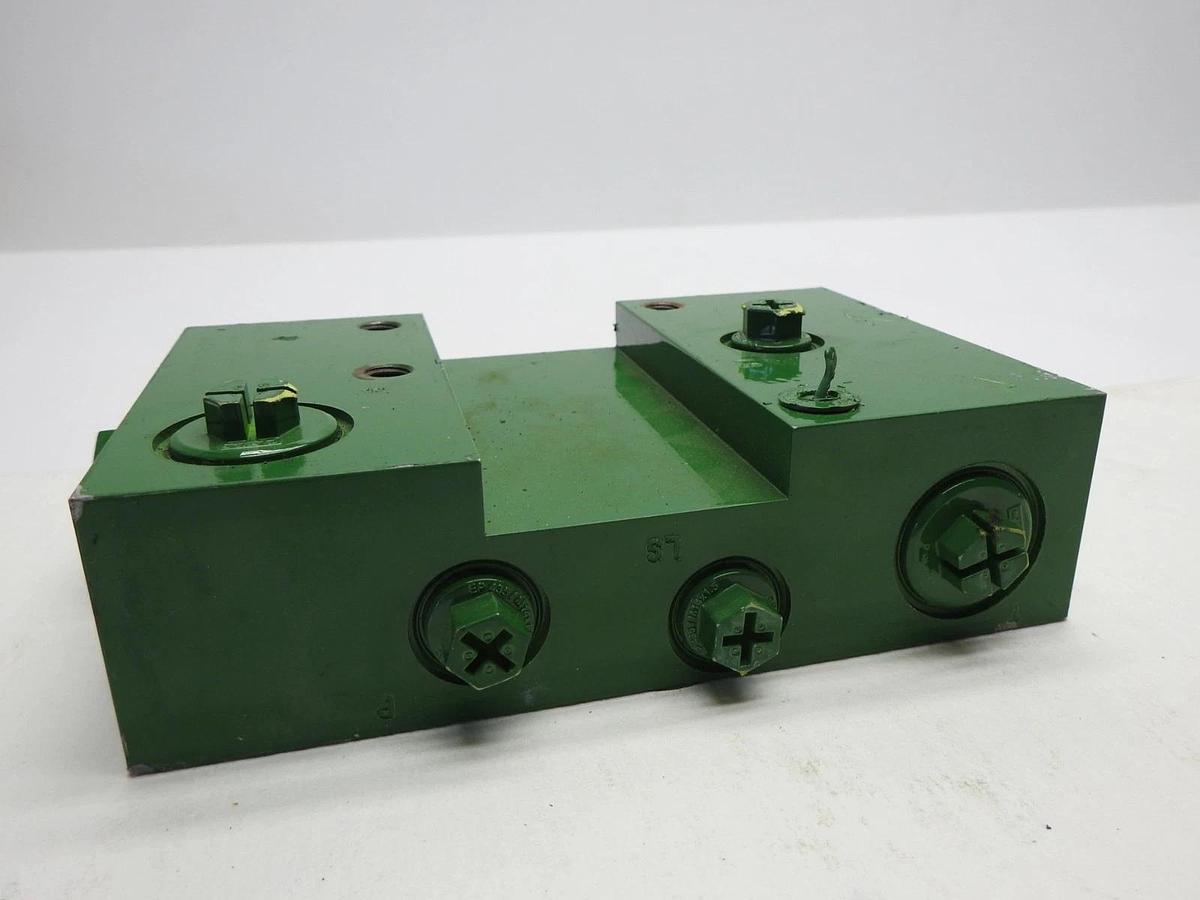 John Deere Hydraulic Valve Assembly Block Ports