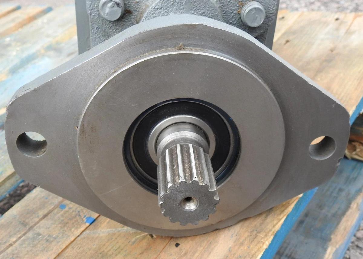Metaris MHM51 Series Hydraulic Gear Motor MHM-51-B-9 (2 Bolt, 14T Flange) - NEW