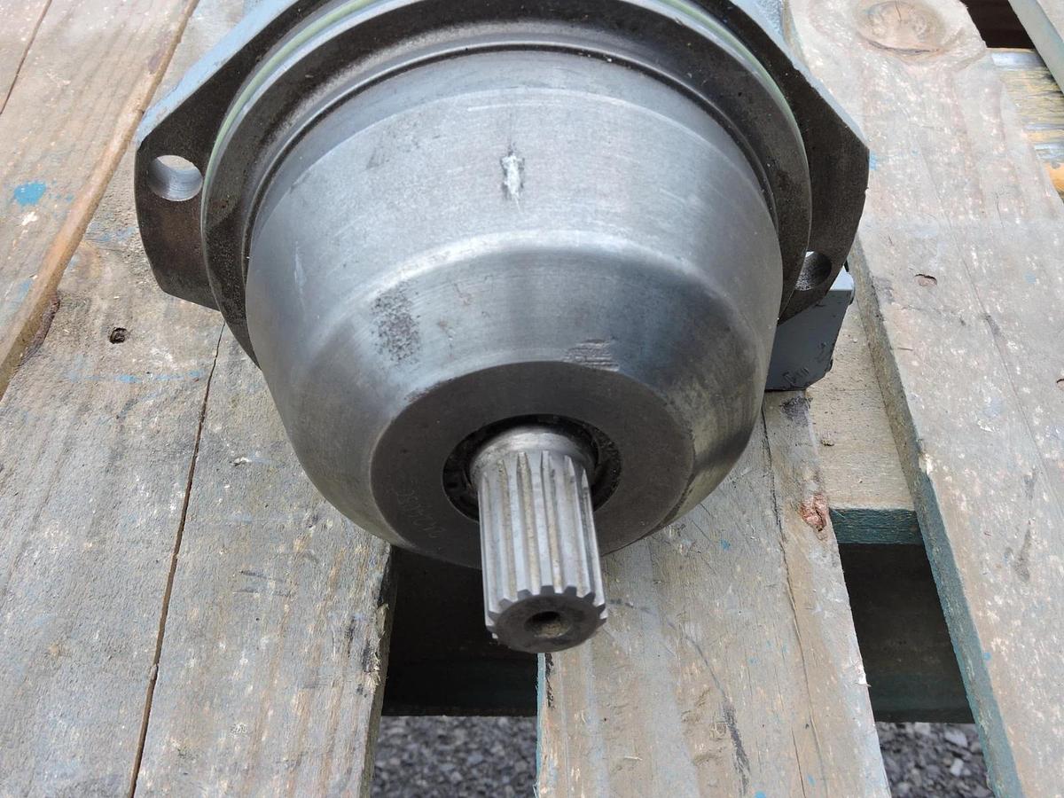 Rexroth R902406446 Hydraulic Motor A10VE45HZ LA10VE45HZ /52W1-VRF66N000-ES1442