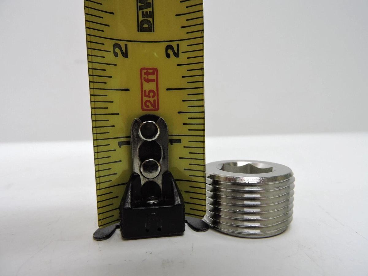 (28) Hex Socket Plug 304 Stainless Steel, 3/4 in Fitting Size Male NPT Class 150