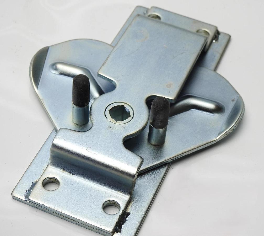 Lot of 25 - TCH 3 Point Center Lock Mechanism x25 - NEW!