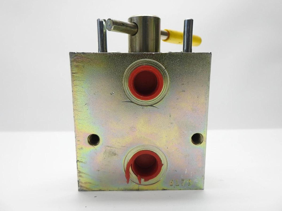 Shoemaker Inc. Hydraulic Diverter Multiplier Valve Block 8381 38 24D - BULK NEW!