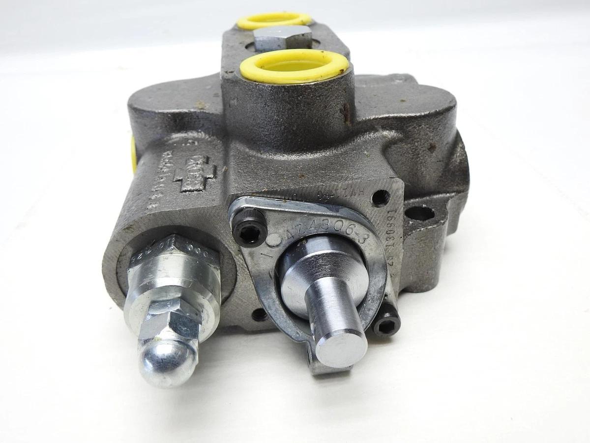 Cross 3 Pos. 4 Way Directional Hydraulic Control Valve - NOB NEW!