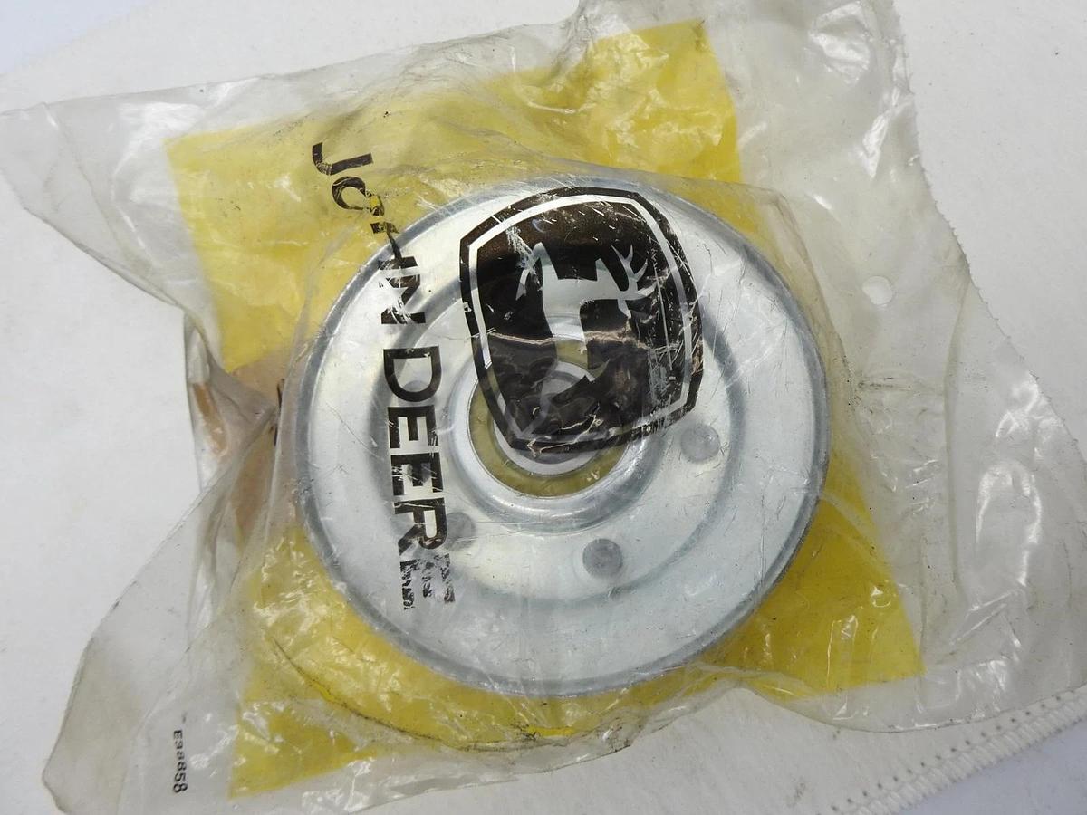 OEM JOHN DEERE Vee Drive Idler Pully AM134500 X 500 520 530 540 Z 425 445 NEW