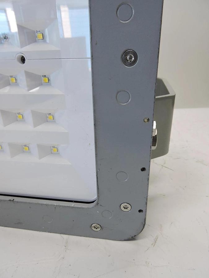 Crouse-Hinds by Eaton FMVA13LCY-UNV34-76 LED FLOOD COOL GLASS LENS 347-480 VAC