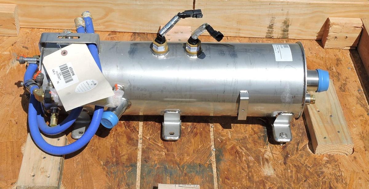 New Flyer Surge Tank Assembly P/N: 618562, 651898 - NEW