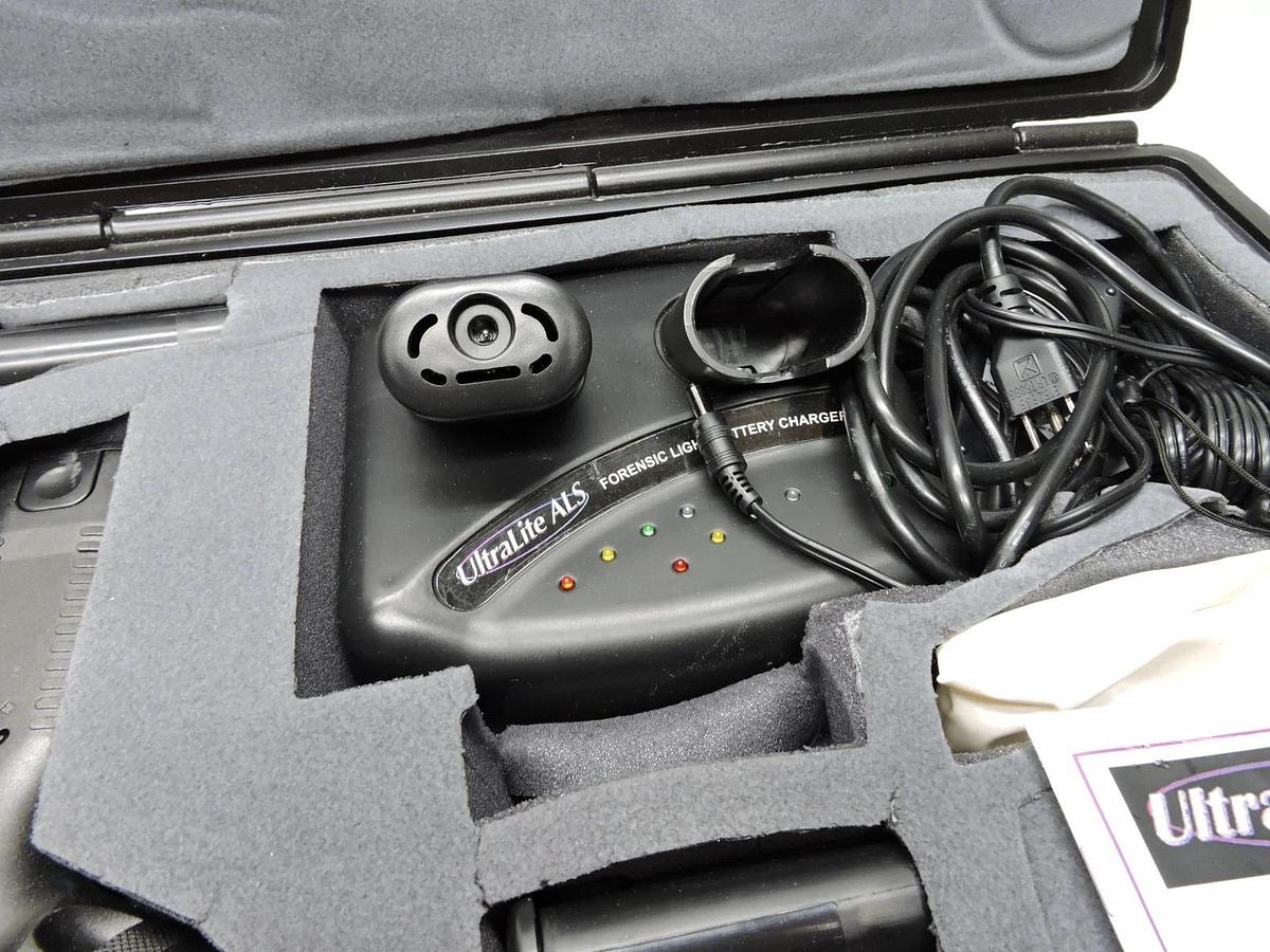 UltraLite ALS Professional Forensic Light Soruce Kit - MINT CONDITION!