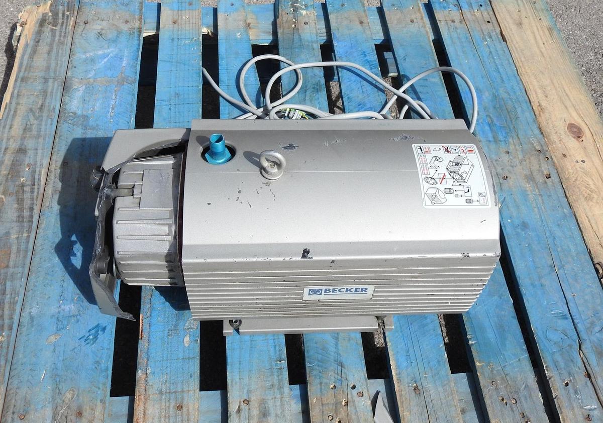 Becker FDR 90S/95/4 P Rotary Vane Vacuum Pump - USED READ DESCRIPTION