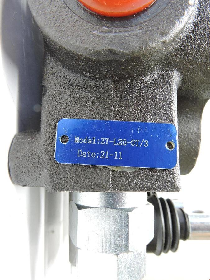ZT-L20-0T/3 3 Spool Hydraulic Monoblock Double Acting Control Valve - NOB NEW!
