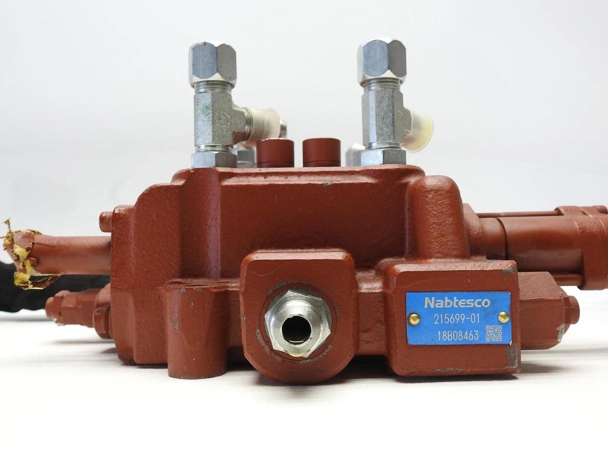 OEM Kubota SLV 75 Main Control Valve Nabtesco 215699-01 SLV75 Hydraulic Valve
