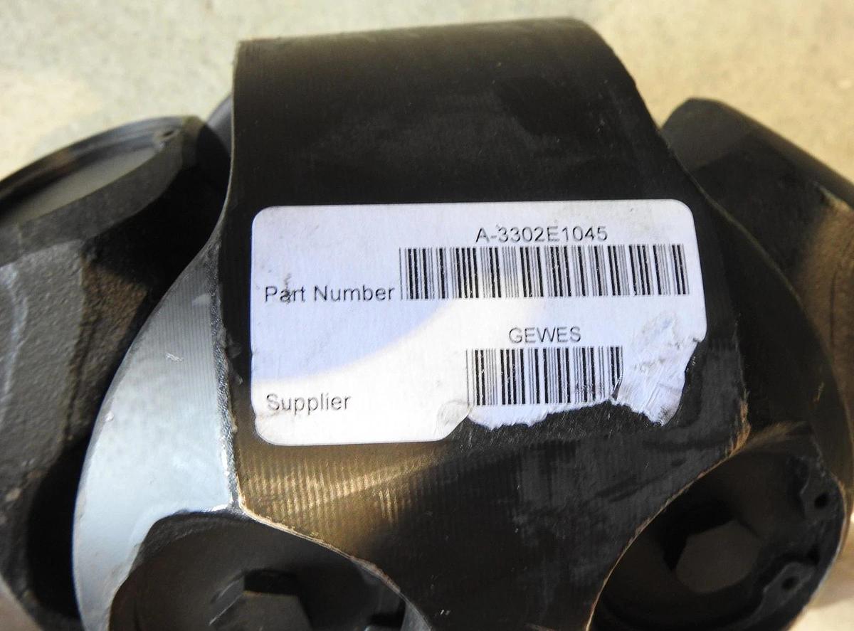 GENUINE Meritor A-3302E1045 Rockwell Double Joint Axle Shaft Assembly - NOB NEW!