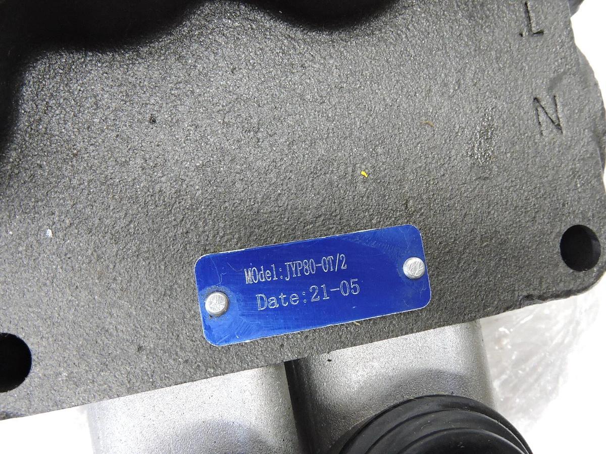 Hydraulic Directional Control Valve for Tractor Loader JYP80-0T/2 - NOB NEW!