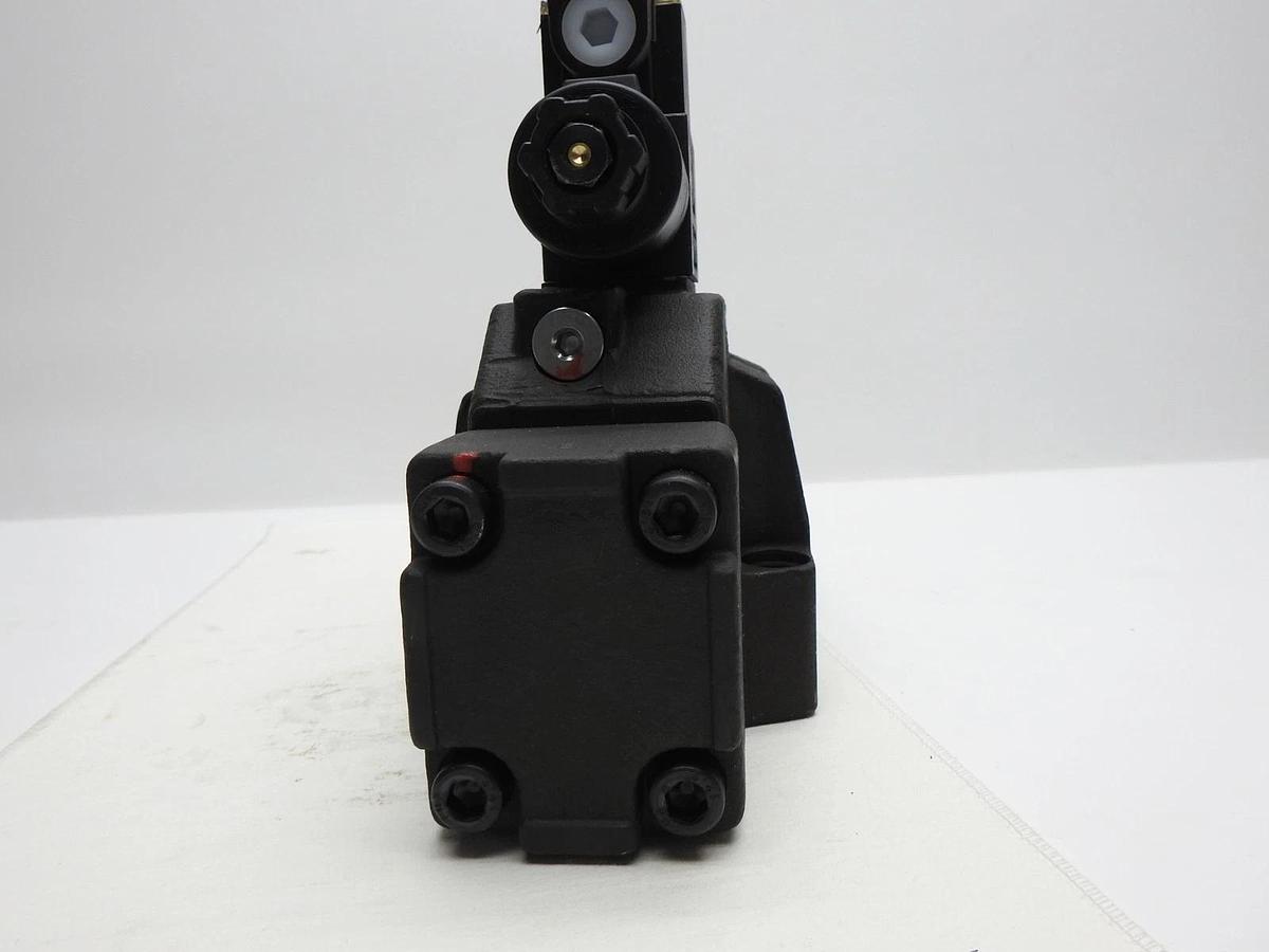 Hyvair D08 Valve D08S-1A-115A-35 Single Solenoid, 2 Position, Spring Offset NEW