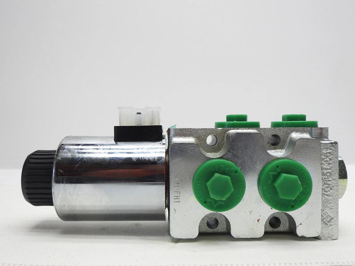 Walvoil 12V Diverter Valve 12C060048, MB2401221-011 - NEW