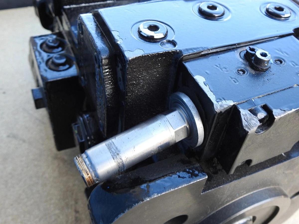 OEM Bobcat 7509445 Hydrostatic Pump for Track Loaders T62, T64, T66 - GENUINE!
