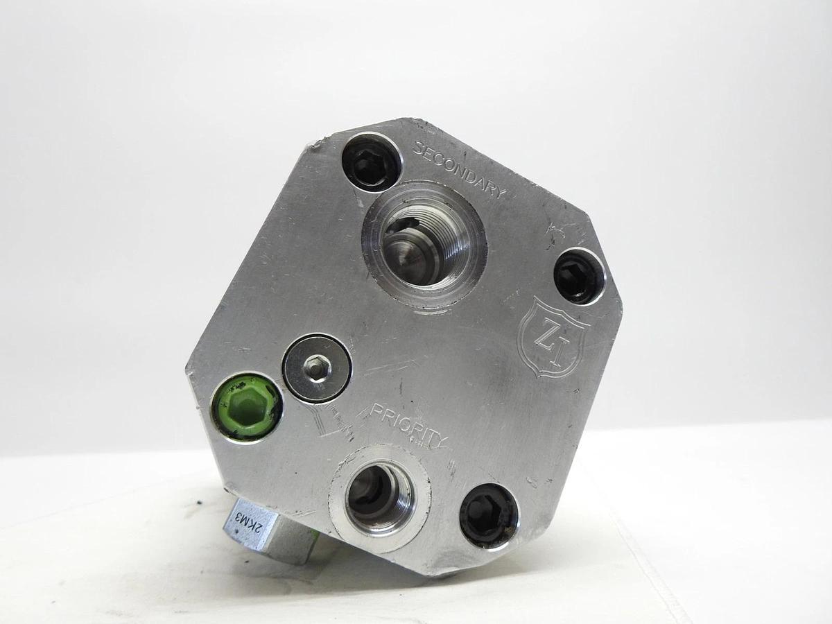 Zwei Hydraulic Pump (Casting # 333 5020 002) 12 Bolt, 13T