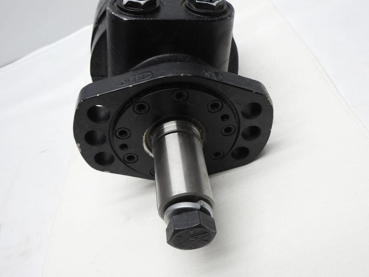 GENUINE White 505300A5120AAAAAP RE 505 Hydraulic Motor 500 Series - NOB NEW!