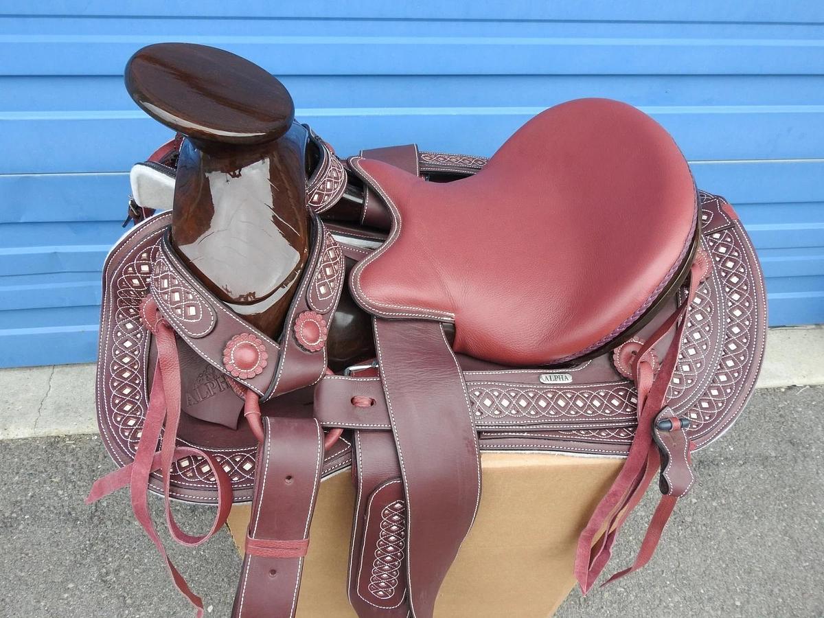 Alpha Mounturas Show Saddle High-Gloss Shaft Alpha Saddle NEW w/ Shipping Damage