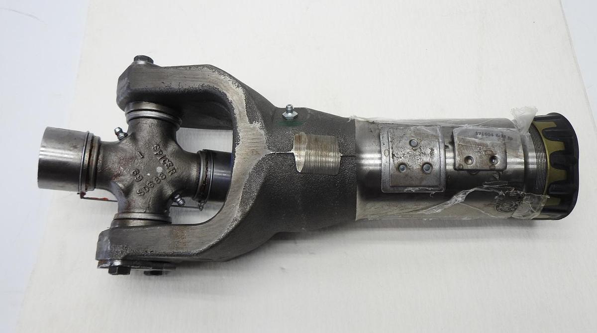 Spicer C6-3-139 Driveshaft Slip Yoke - NOB NEW!