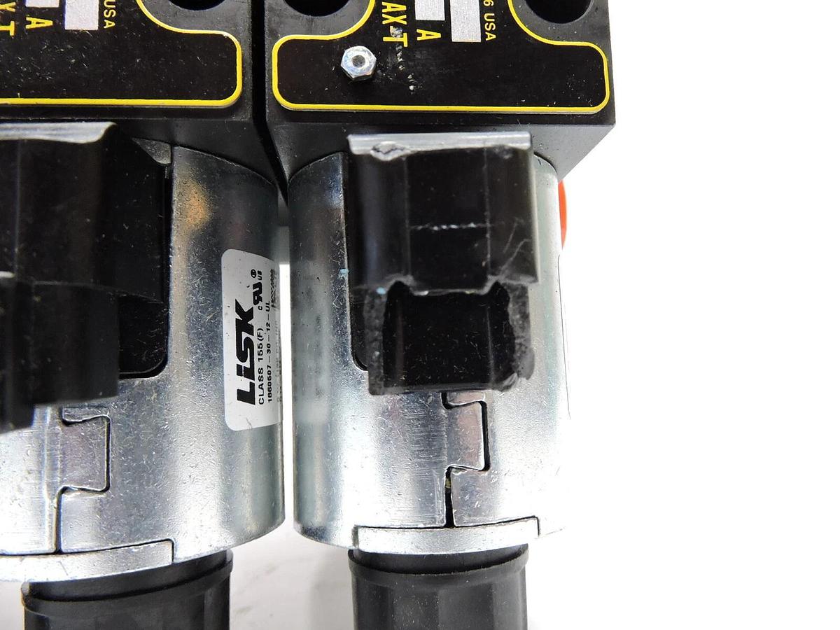(4) Parker D1VW011CNKJ Triple Direction Control Valve + (3) RDH103S30 Relief Va