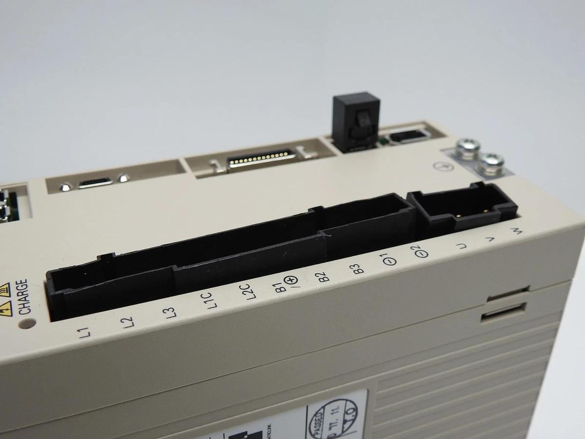 AMAT 0190-39409 Yaskawa SGDV-5R5A11AY836AA ServoPack Servo Drive For M1 NEW READ
