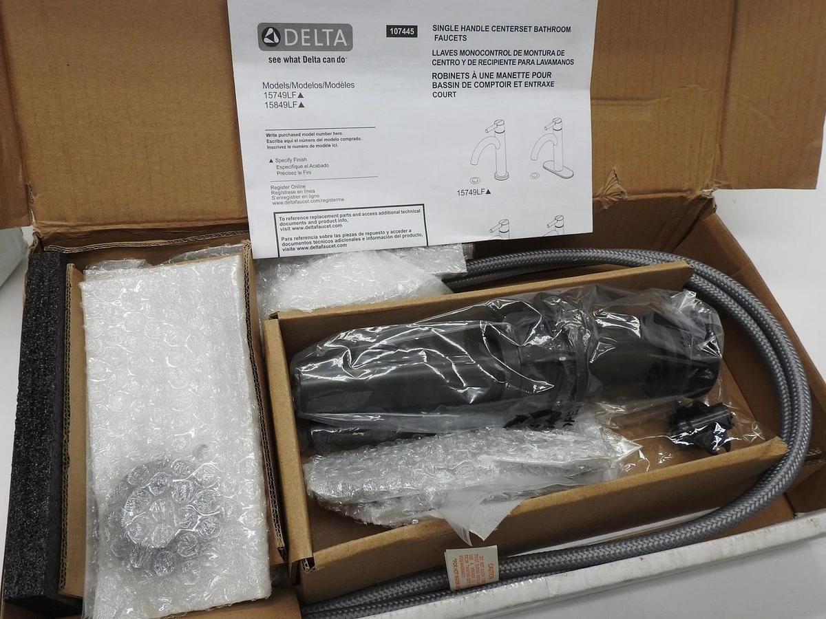 DELTA 15849LF-BL Matte Black Nicoli Single Hole Single-Handle Bathroom Faucet