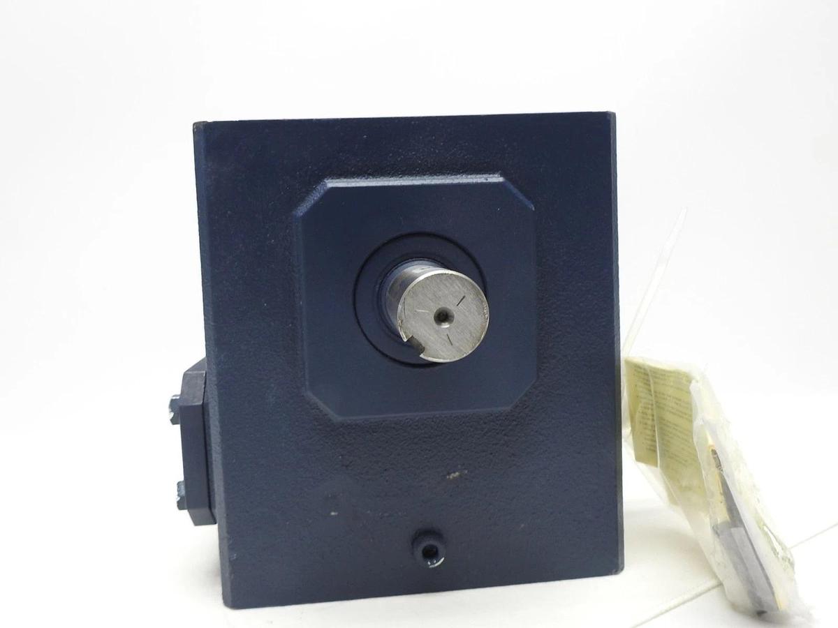 Grove Gear GRL-B826-15-D 15:1, 0.75" Input Dia, 1.125" Output Dia Worm Reducer