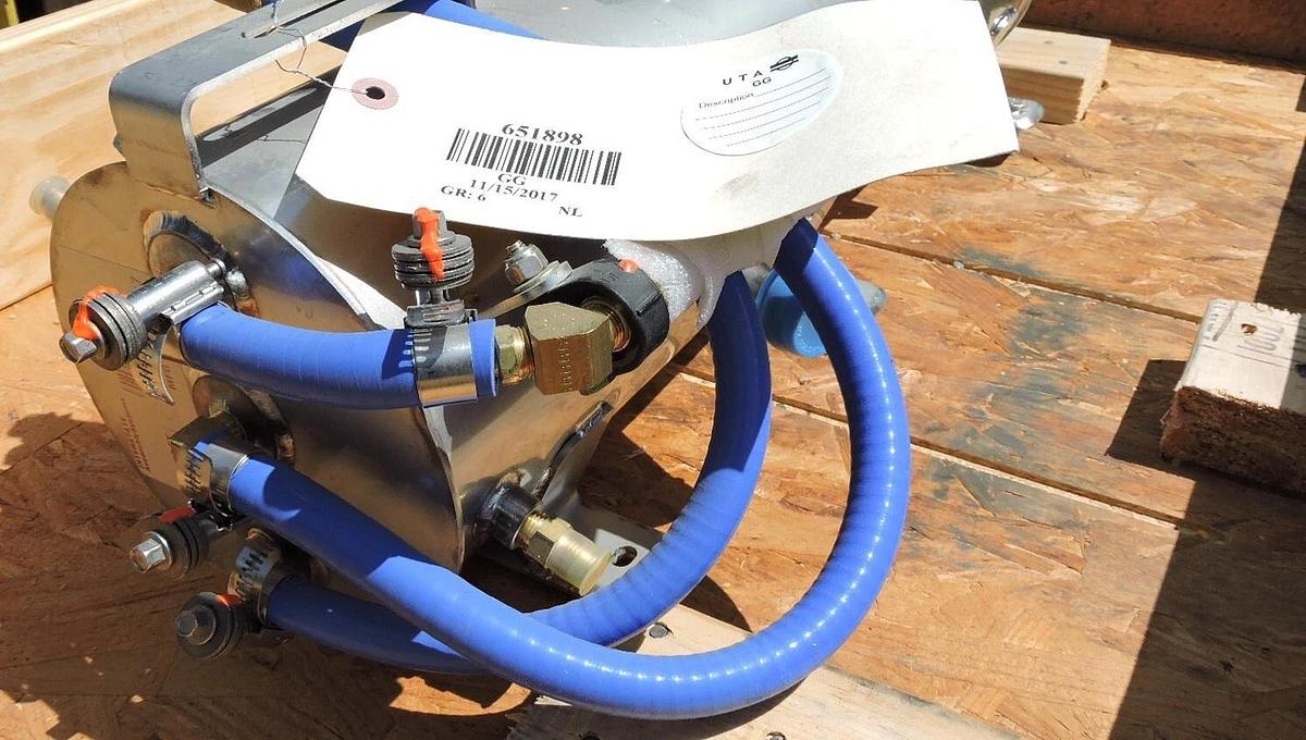 New Flyer Surge Tank Assembly P/N: 618562, 651898 - NEW