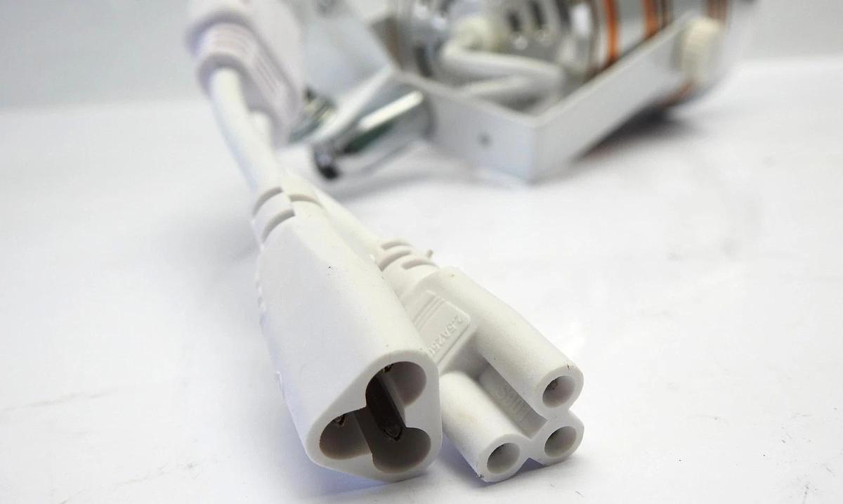 Lot of 2 - Cindy's lighting Jewelry WHITE ZH36 60W-10000K-36 (100-240V 50/60Hz)