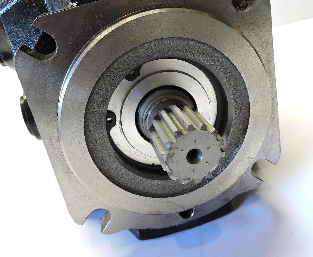 Danfoss 83042988 Variable Displacement Axial Piston Pump Motor H1P060L - OEM NEW