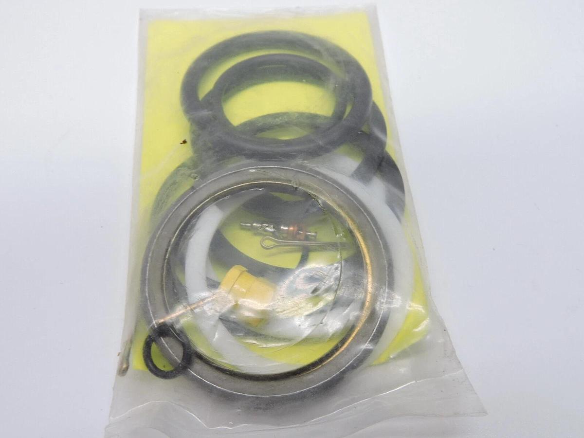 Beech 04-04024 Nose Strut Service Kit - NEW!