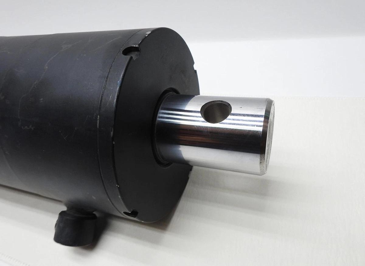 Stillwell Hydraulic Welded Cylinder 31" Total Length, 2-3/4" Shaft Dia - NOB NEW