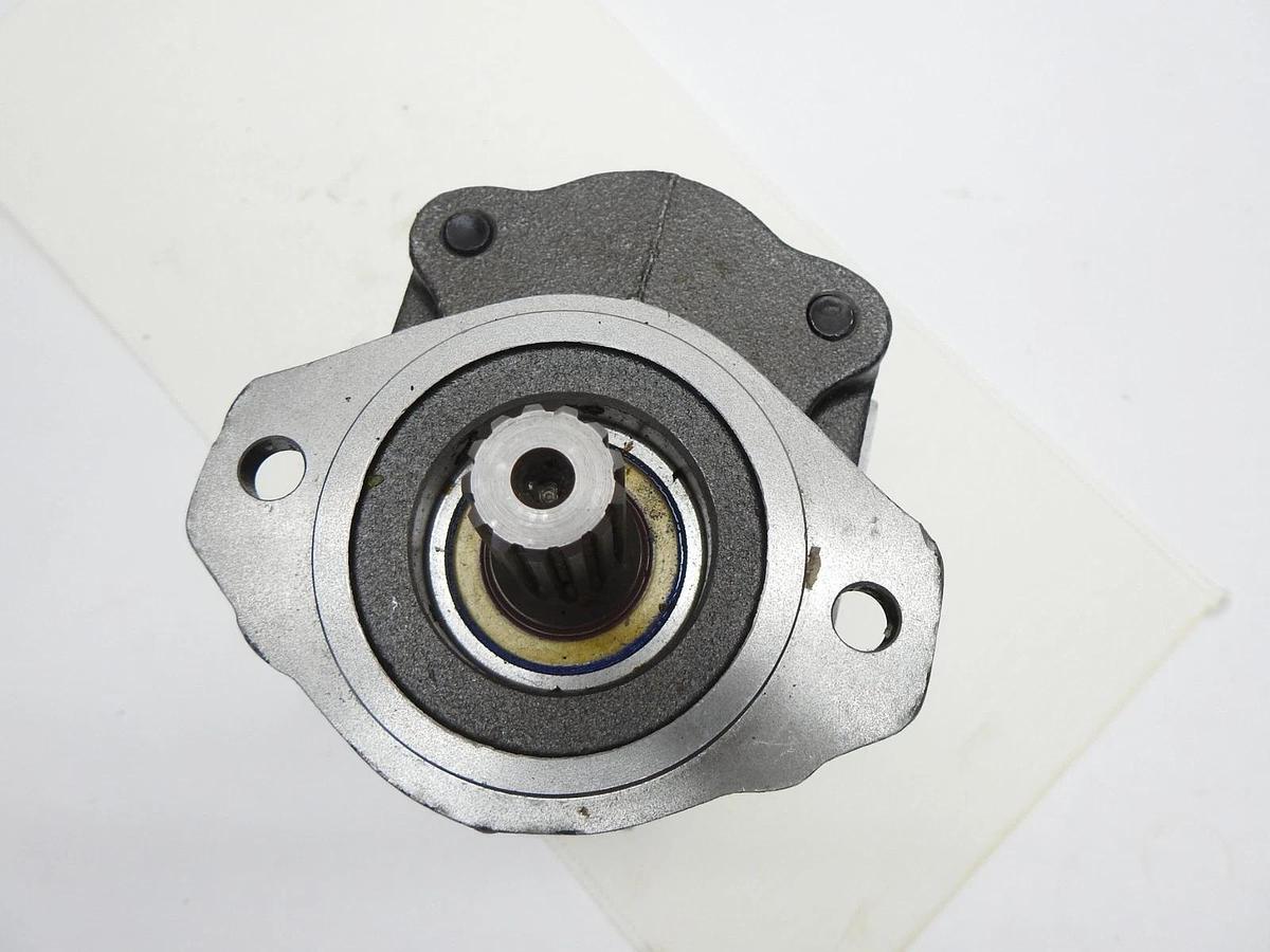 Zwei Hydraulic Pump (Casting # 333 5020 002) 12 Bolt, 13T