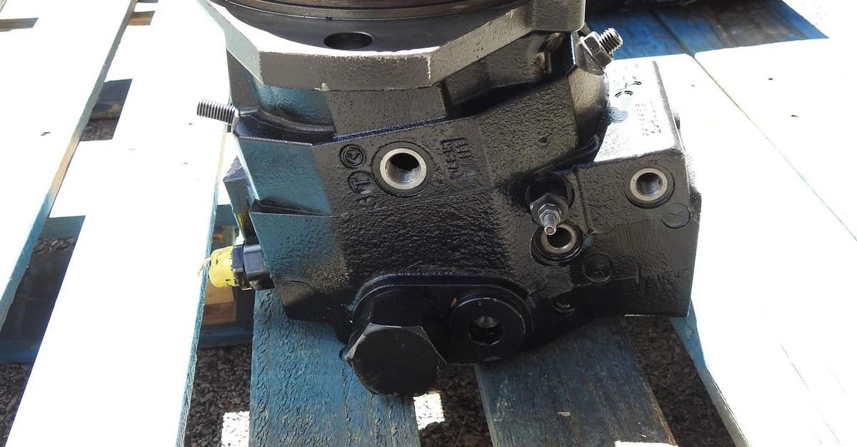 Genuine John Deere PG200362 Hydraulic Propel Axial Piston Motor R986120559 REMAN