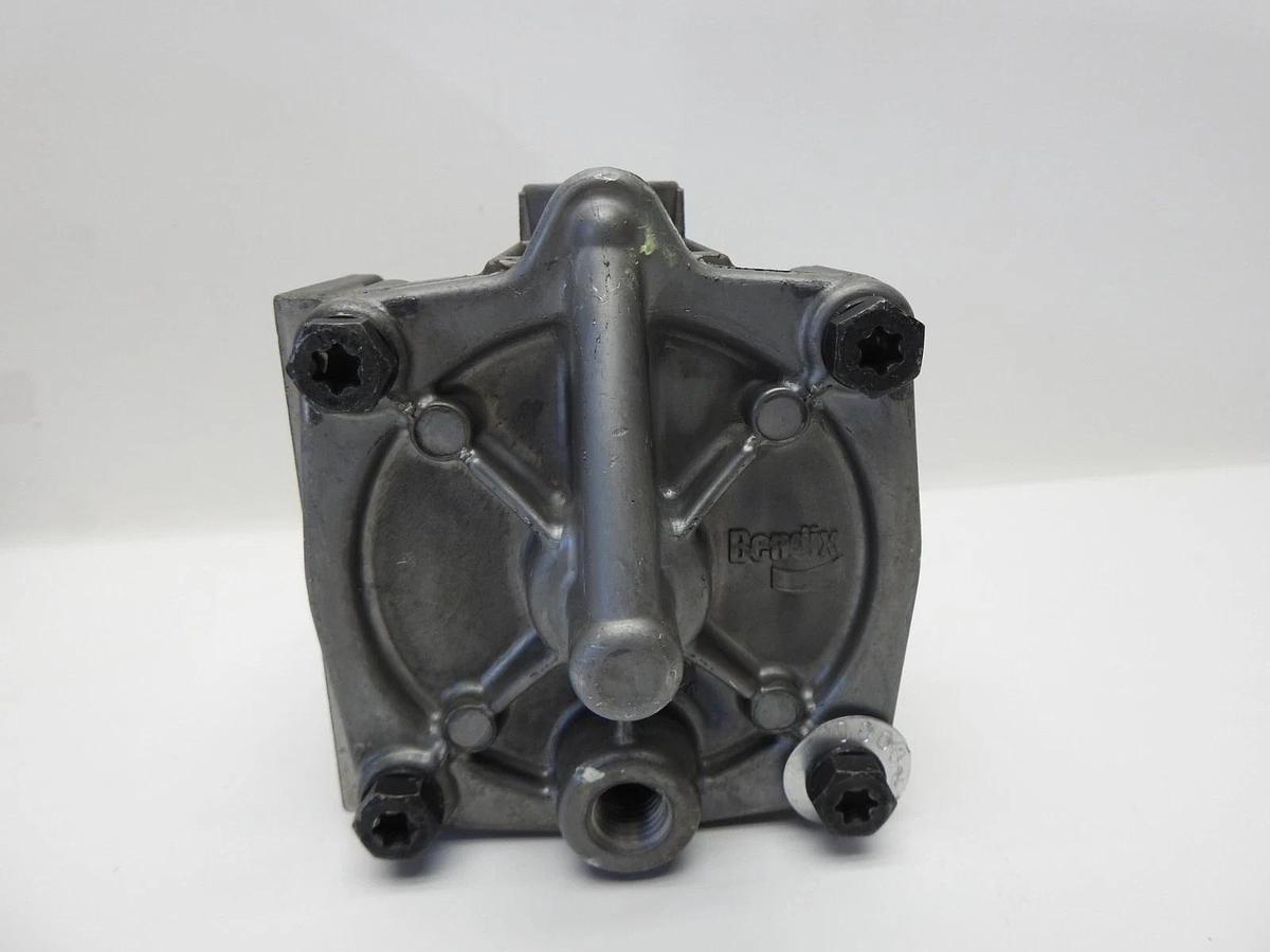 Genuine Oem Bendix R-12P Relay Valve - 065476 NEW!