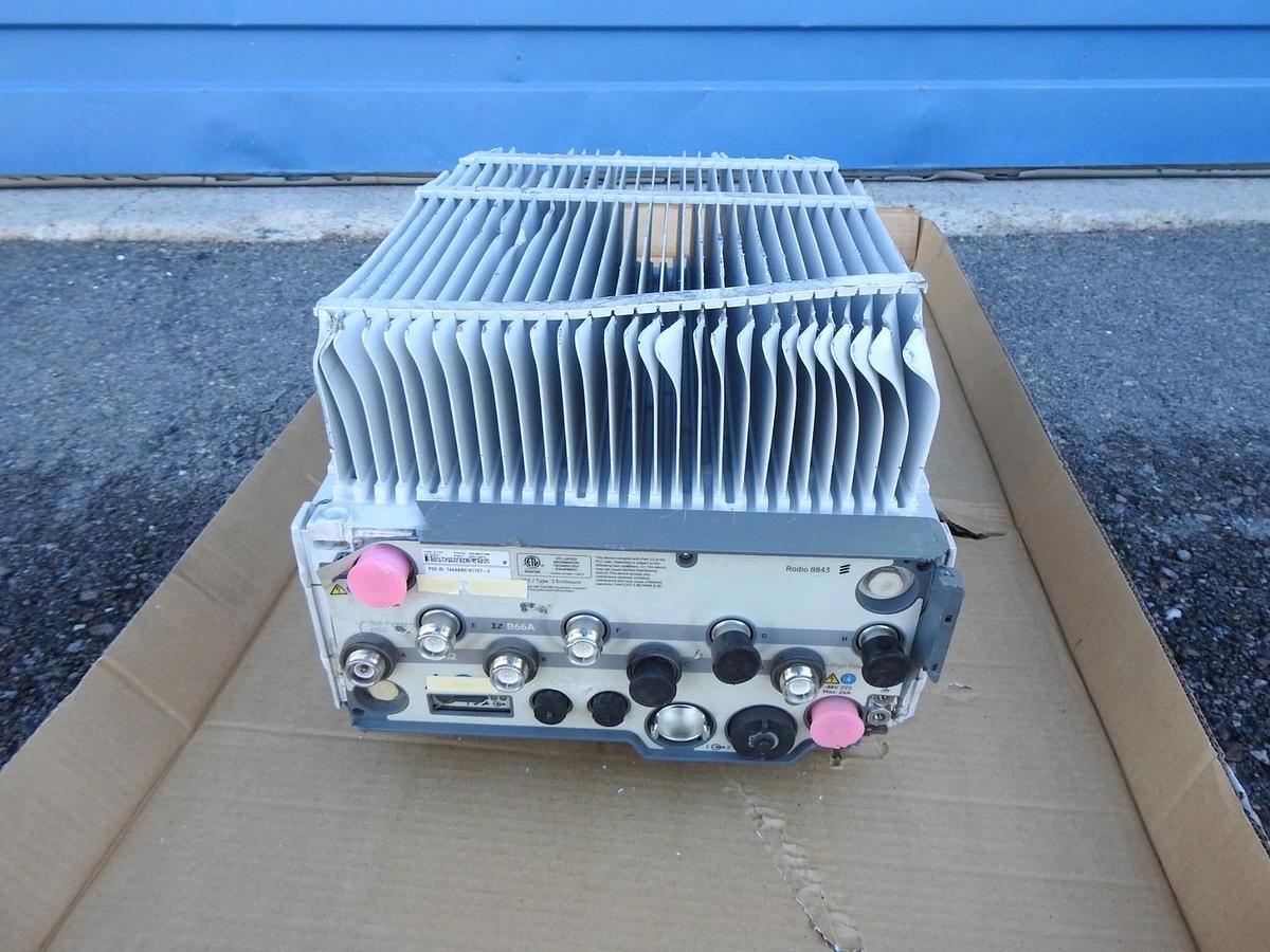 ERICSSON KRC 161 707/2 KRC161707/2 Dual Band Radio 8843 - AS IS READ DESCRIPTION