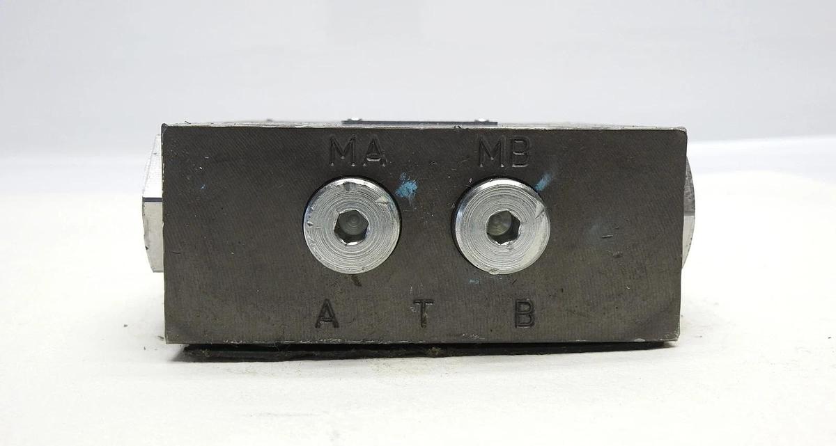 Poclain VE60-C22A00-01830-630-0000 Exchange/flushing Valve VE60 for Transmission