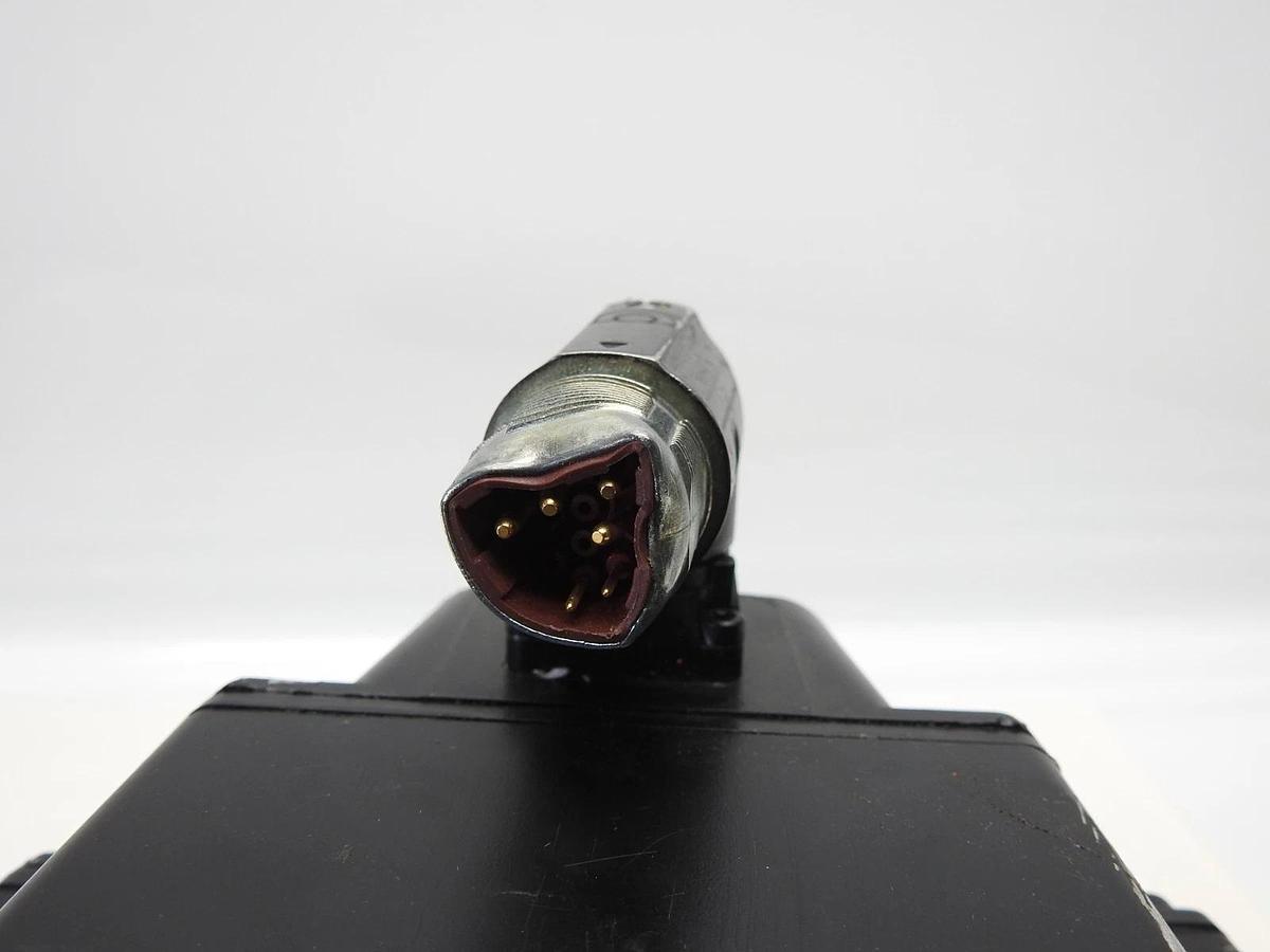 Allen Bradley VPL-B1652F-PJ12AS Kinetix VP Low Inertia Servo Motor-NOT USED READ