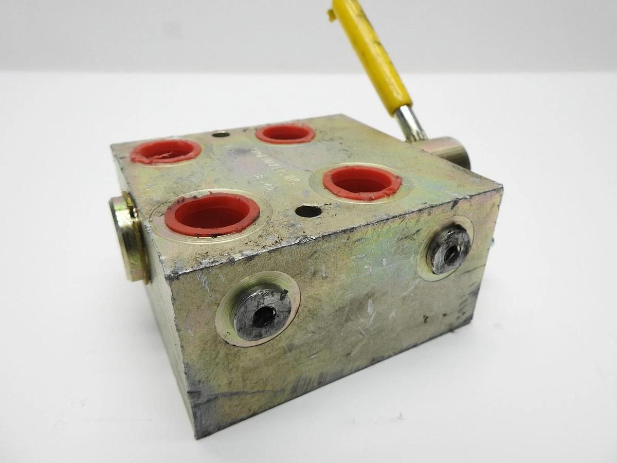 Shoemaker Inc. Hydraulic Diverter Multiplier Valve Block 8381 38 24D - SURPLUS