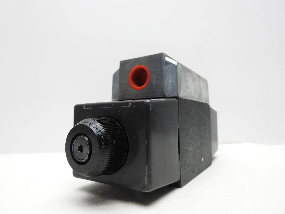 Eaton Vickers DG4V4-012N-M-W-B5-10 Solenoid Valve 02-355395  - GENUINE OEM - NEW