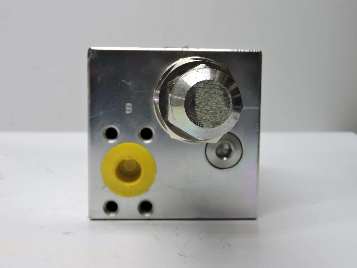 Terex 5167665035 HOSE RUPTURE VALVE R930059430