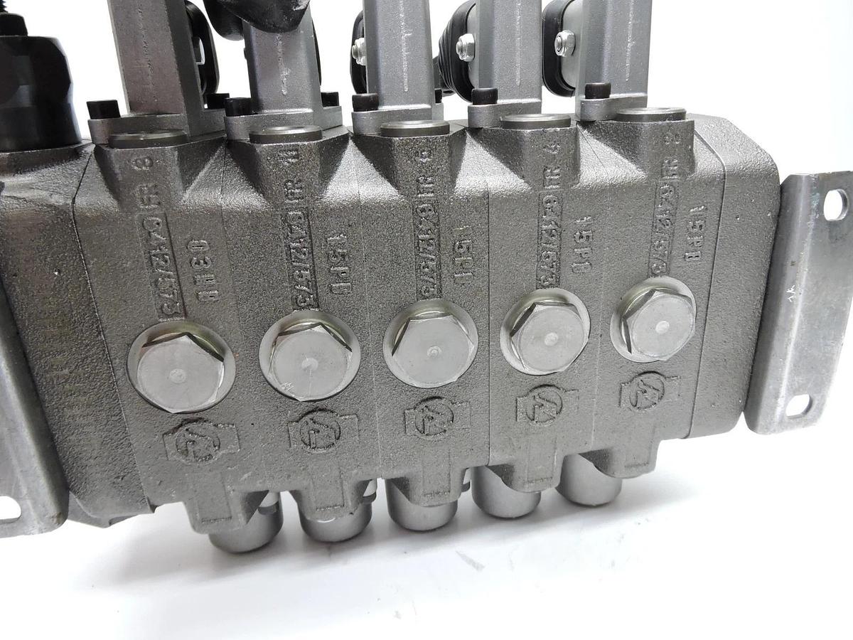Roquet 5 Spool Hydraulic Directional Control Valve 6412/15 - NOB NEW
