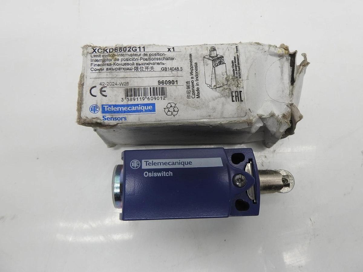 Telemecanique XCKD6802G11 Limit Switch 48V 10mA - NOB NEW!