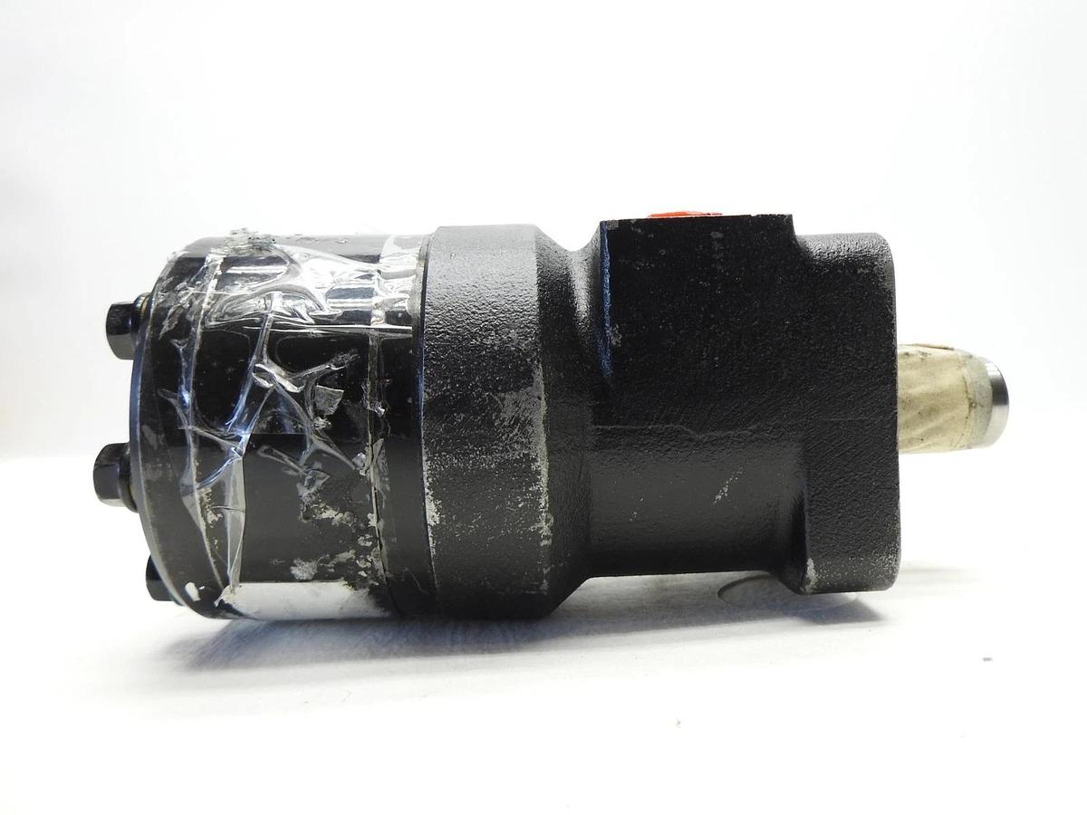 Lot of 2 - Hydraulic Motors (Keyed Shaft, 4 Bolt Mounting) Unknown Part Numbers