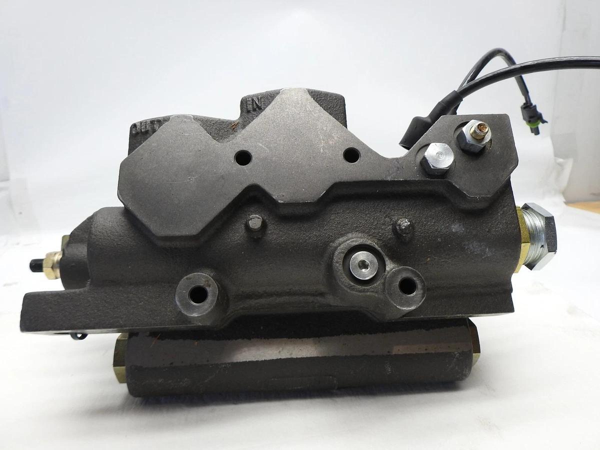 Parker VA6114 Solenoid Valve VA6114-3001-140C (VA61143001140C) - OEM NEW