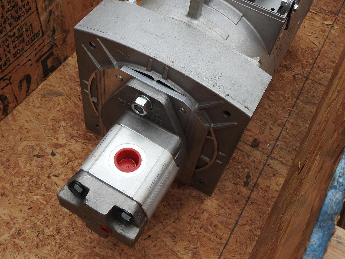 GENUINE Haulotte 4000003150 Generator Hyd-12Kw, 220V, 60Hz - NEW READ DESC