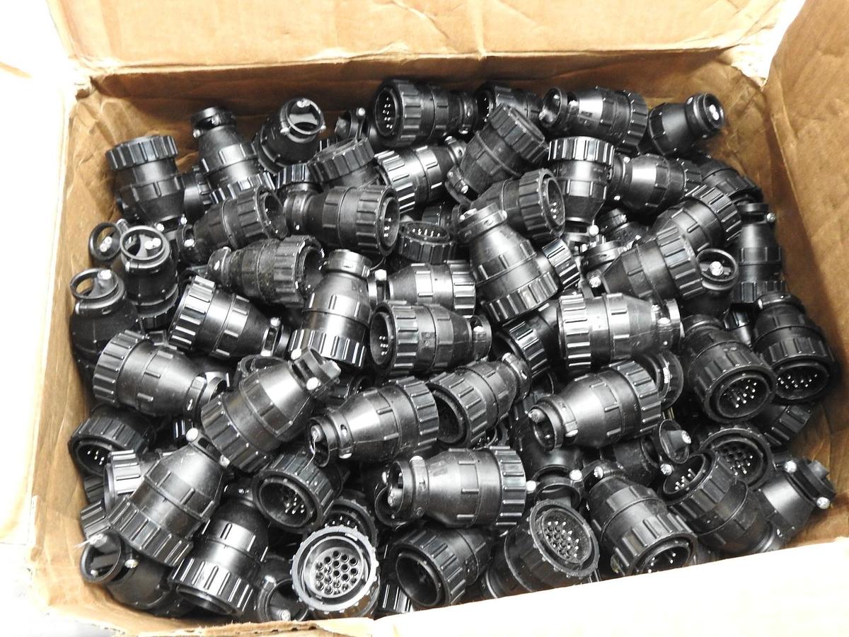Lot of 260 AMP 211772-1 Connectors