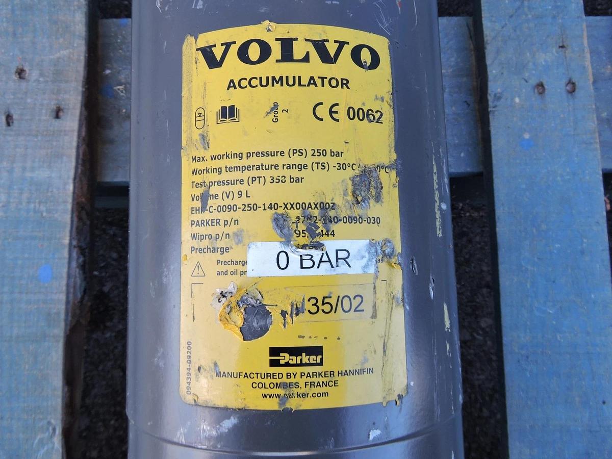 Volvo Accumulator EHP2-C-0090-250-140-XX00AX00Z Volume 9 L Parker - NOB NEW
