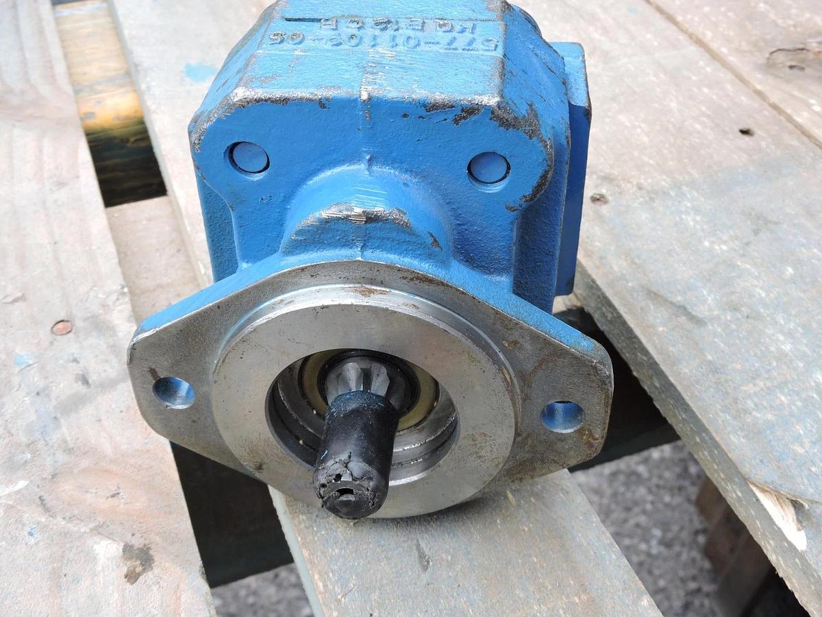 Permco P124 Series Hydraulic Pump Motor P124A082AMZA05-85 - NOB NEW!